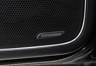 Подержанный автомобиль Hongqi H5 2024 года (16 фото)