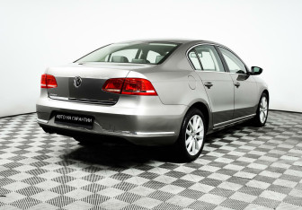 Подержанный автомобиль Volkswagen Passat Sedan 2012 года (5 фото)