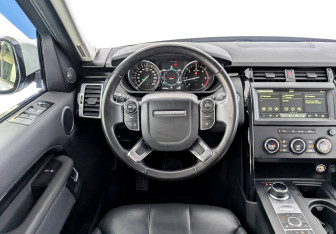 Подержанный автомобиль Land Rover Discovery 2018 года (22 фото)