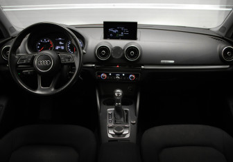 Подержанный автомобиль Audi A3 Sedan 2017 года (8 фото)