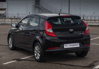 Подержанный автомобиль Hyundai Solaris Hatchback 2016 года (7 фото)