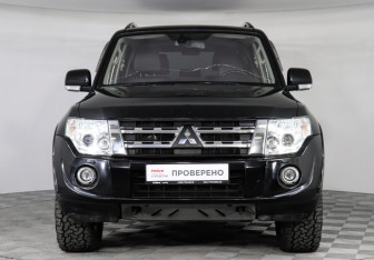 Подержанный автомобиль Mitsubishi Pajero 2011 года (2 фото)