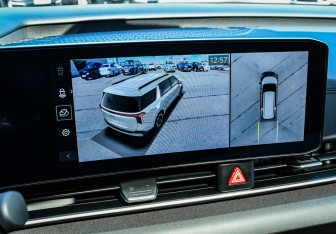 Подержанный автомобиль Kia Carnival 2024 года (30 фото)