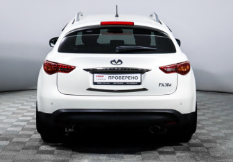 Подержанный автомобиль Infiniti FX 2012 года (6 фото)