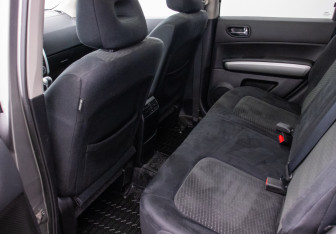 Подержанный автомобиль Nissan X-Trail 2012 года (11 фото)