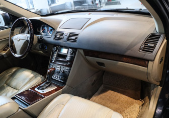 Подержанный автомобиль Volvo XC90 2014 года (7 фото)