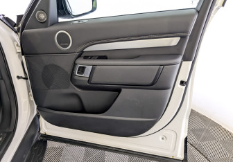 Подержанный автомобиль Land Rover Discovery 2021 года (26 фото)