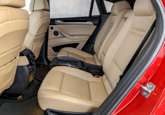 Подержанный автомобиль BMW X6 M 2011 года (12 фото)