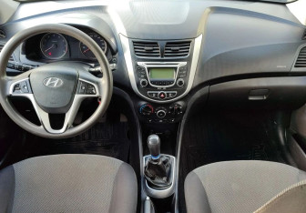 Подержанный автомобиль Hyundai Solaris Sedan 2012 года (10 фото)