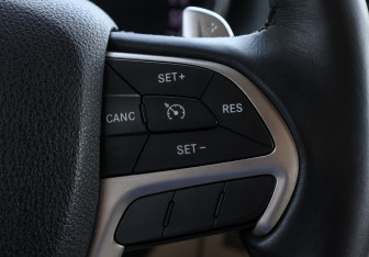 Подержанный автомобиль Jeep Grand Cherokee 2016 года (23 фото)