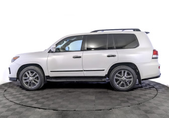 Подержанный автомобиль Lexus LX 2014 года (8 фото)