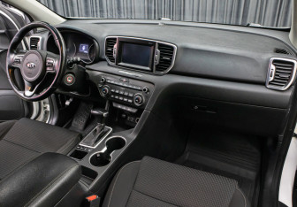 Подержанный автомобиль Kia Sportage 2016 года (10 фото)