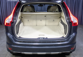 Подержанный автомобиль Volvo XC60 2017 года (9 фото)