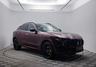 Подержанный автомобиль Maserati Levante 2017 года (3 фото)