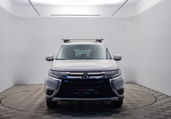 Подержанный автомобиль Mitsubishi Outlander 2015 года (2 фото)