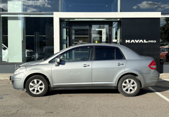 Подержанный автомобиль Nissan Tiida Sedan 2010 года (8 фото)