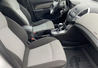 Подержанный автомобиль Chevrolet Cruze Sedan 2014 года (9 фото)