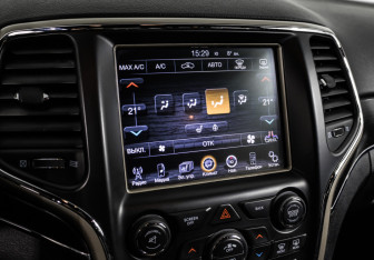 Подержанный автомобиль Jeep Grand Cherokee 2013 года (26 фото)