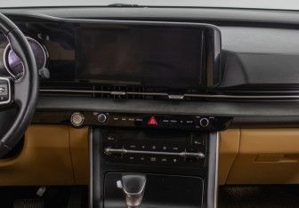 Подержанный автомобиль Kia Carnival 2021 года (15 фото)