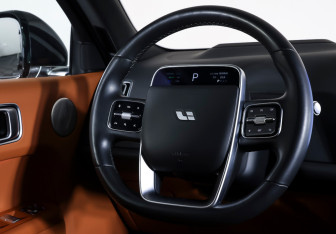 Подержанный автомобиль LiXiang L9 2023 года (18 фото)