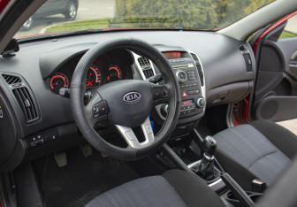 Подержанный автомобиль Kia Ceed Hatchback 2011 года (14 фото)