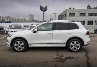Подержанный автомобиль Volkswagen Touareg 2012 года (8 фото)