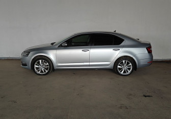Подержанный автомобиль Skoda Octavia Liftback 2017 года (7 фото)