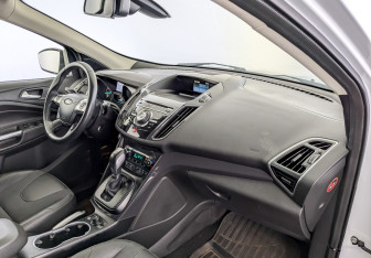 Подержанный автомобиль Ford Kuga 2013 года (11 фото)