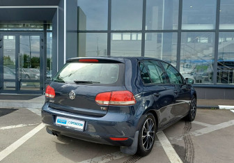 Подержанный автомобиль Volkswagen Golf Hatchback 2012 года (5 фото)