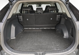 Подержанный автомобиль Toyota RAV4 2022 года (14 фото)