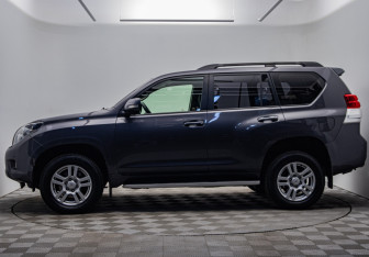 Подержанный автомобиль Toyota Land Cruiser Prado 2013 года (3 фото)