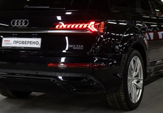 Подержанный автомобиль Audi Q7 2021 года (29 фото)