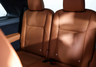 Подержанный автомобиль LiXiang L9 2023 года (13 фото)