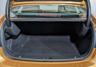 Подержанный автомобиль Volvo S60 2011 года (10 фото)