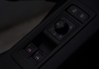 Подержанный автомобиль Volkswagen Caravelle 2017 года (16 фото)