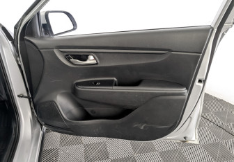 Подержанный автомобиль Kia Rio Hatchback 2021 года (24 фото)