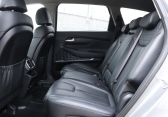 Подержанный автомобиль Hyundai Santa Fe 2018 года (10 фото)