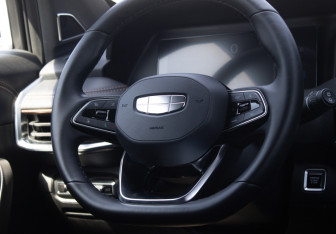 Подержанный автомобиль Geely Okavango 2024 года (12 фото)