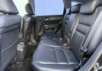 Подержанный автомобиль Honda CR-V 2010 года (11 фото)