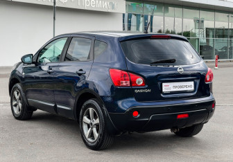 Подержанный автомобиль Nissan Qashqai 2008 года (7 фото)