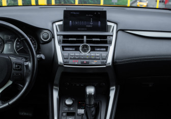 Подержанный автомобиль Lexus NX 2016 года (11 фото)