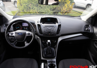 Подержанный автомобиль Ford Kuga 2014 года (11 фото)