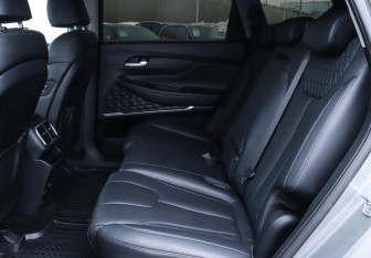 Подержанный автомобиль Hyundai Santa Fe 2019 года (10 фото)