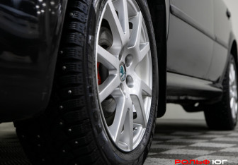 Подержанный автомобиль Skoda Octavia Liftback 2007 года (23 фото)