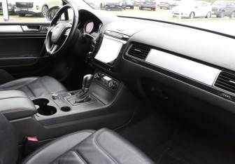 Подержанный автомобиль Volkswagen Touareg 2013 года (9 фото)