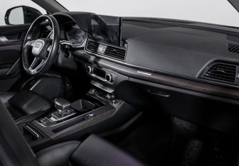 Подержанный автомобиль Audi Q5 2021 года (9 фото)
