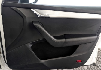 Подержанный автомобиль Skoda Octavia Liftback 2019 года (25 фото)