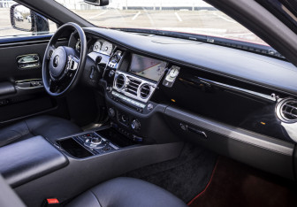 Подержанный автомобиль Rolls-Royce Ghost 2010 года (19 фото)