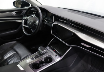 Подержанный автомобиль Audi A6 Sedan 2020 года (10 фото)
