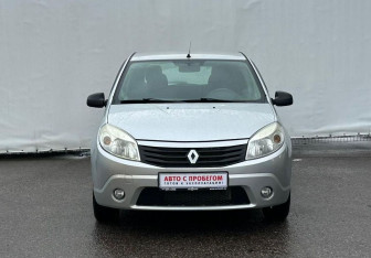 Подержанный автомобиль Renault Sandero 2012 года (2 фото)